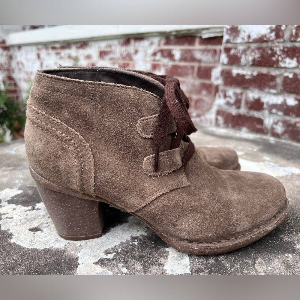 Clarks Carleta Lyon Ankle Boots Women's 8M Khaki Brown Suede Block Heel Lace Up
